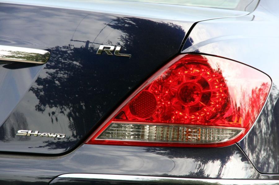 Детали экстерьера Acura RL 2008 года  (фото 22 из 85)
